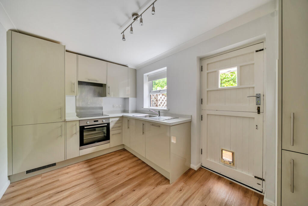 Ockley Court, Guildford, GU4 photo 2
