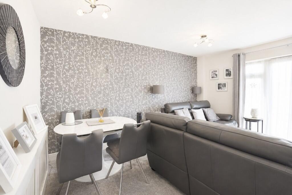House in Southend-on-Sea - More