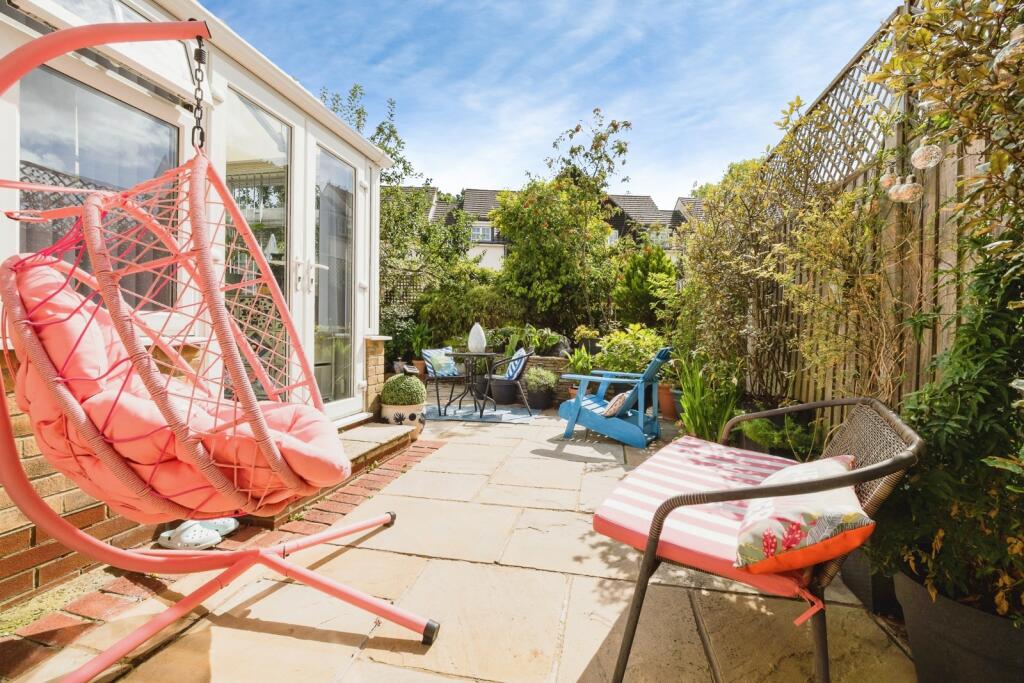 House in Epping Forest, Chigwell - More