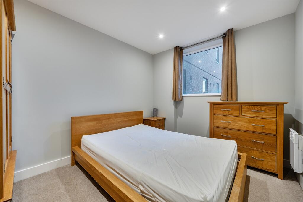 Apartment in Reading - View 5