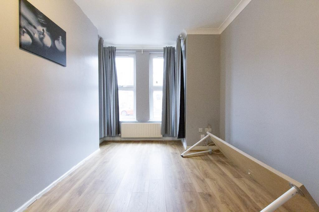 Apartment in Southampton - View 4
