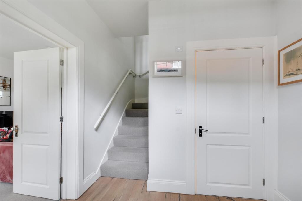 House in Broxtowe, Nottinghamshire - More