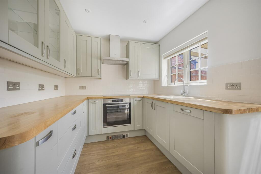 Gosbrook Road, Caversham, Reading photo 2