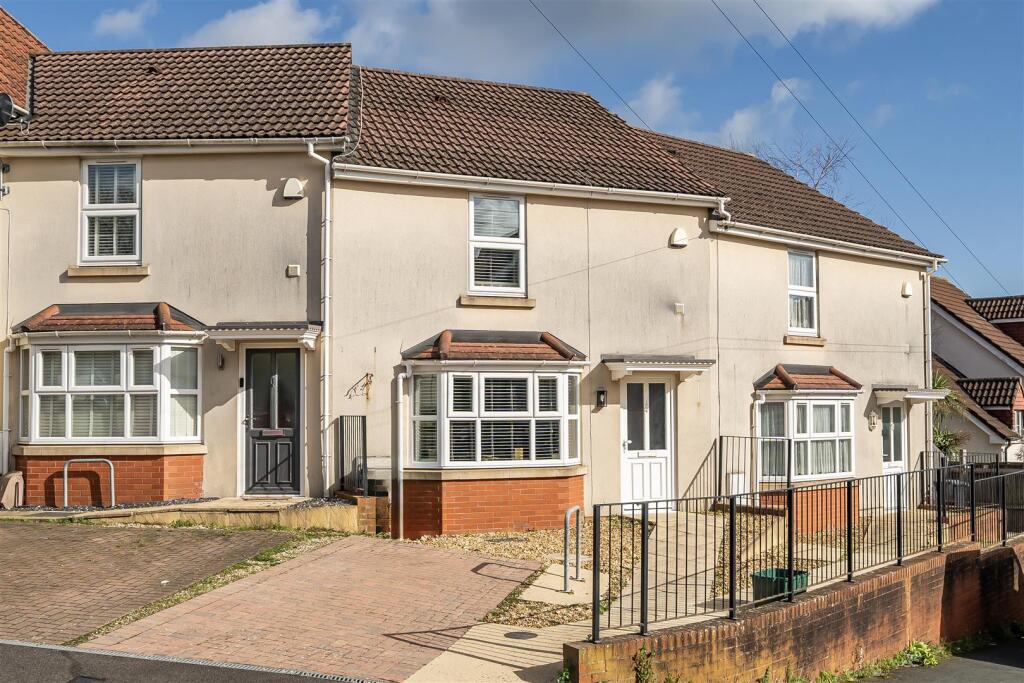 Main image of property: 2 Wellington Road, Kingswood