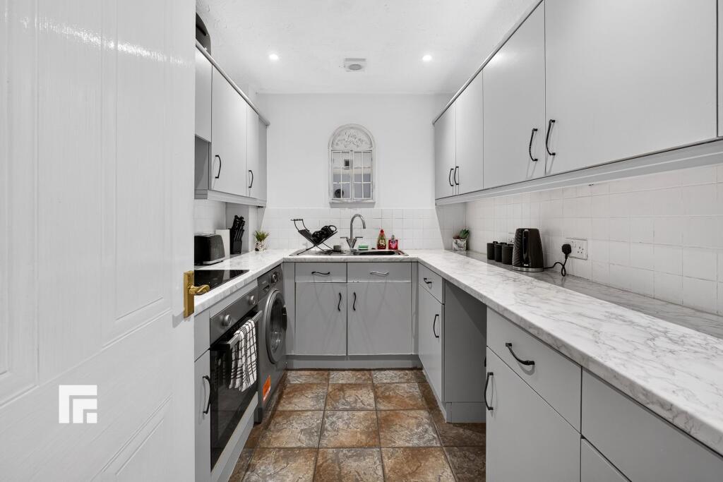 Apartment in Barry - View 5