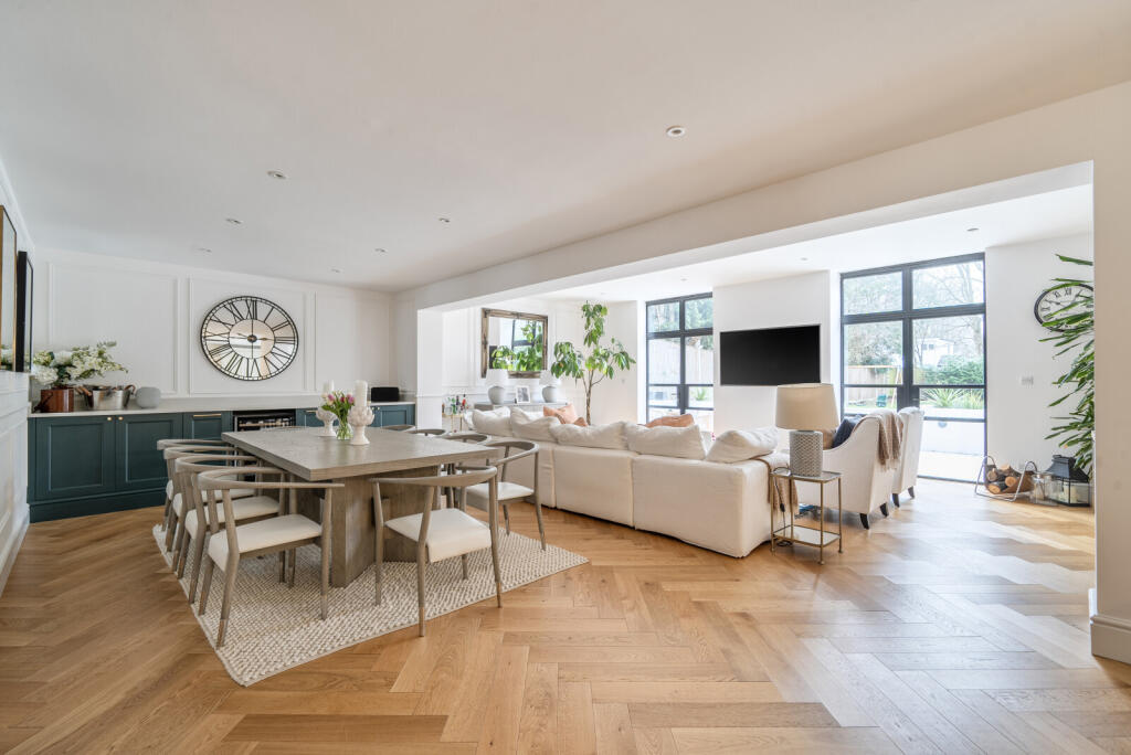 High Road, Byfleet, KT14 photo 4