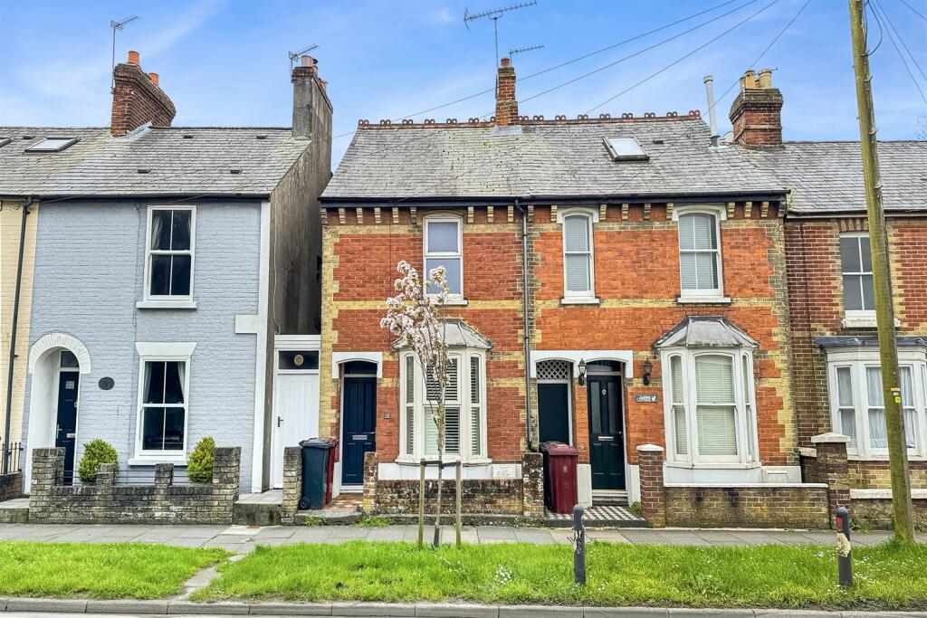 Main image of property: 2 bedroom Terraced House in Chichester