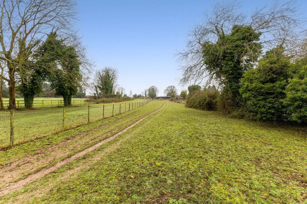 Woodlands Road, Little Bookham, KT23 - View 2