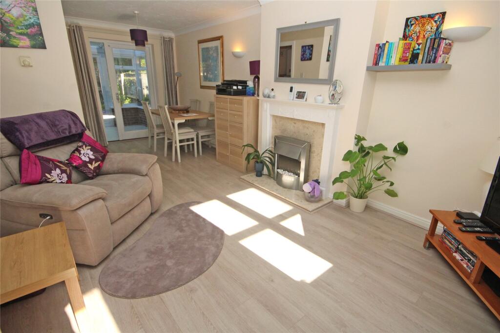 Vicarage Gardens, Hordle, Lymington, Hampshire, SO41 photo 3