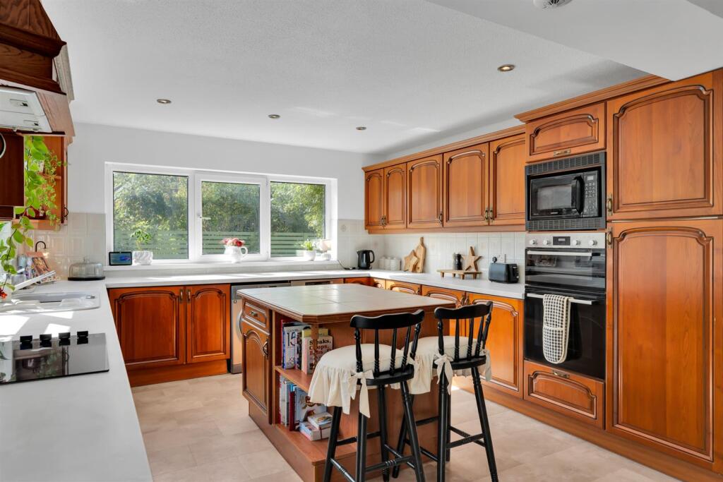 House in Newport - View 3