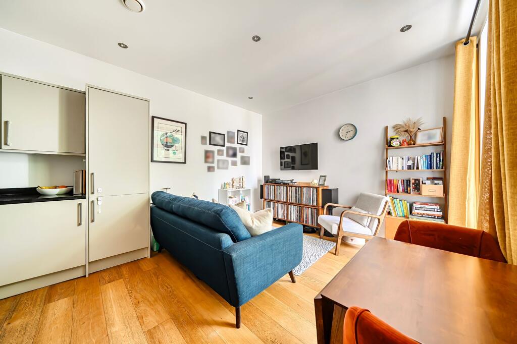 Apartment in London, Surbiton - View 2