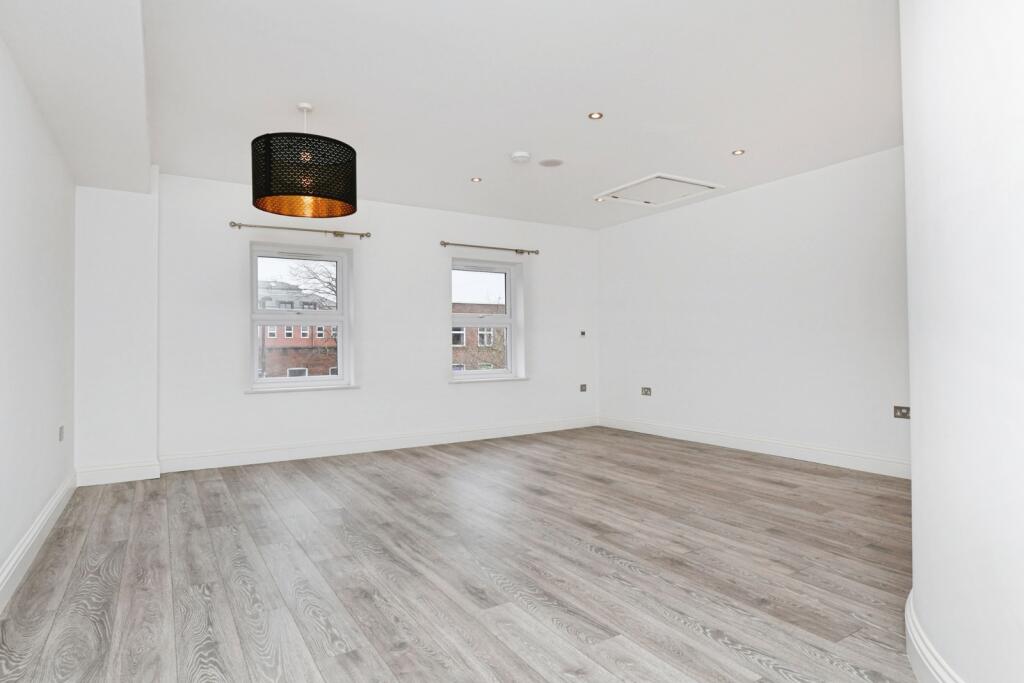 Main image of property: High Street, Brentwood, Essex, CM14