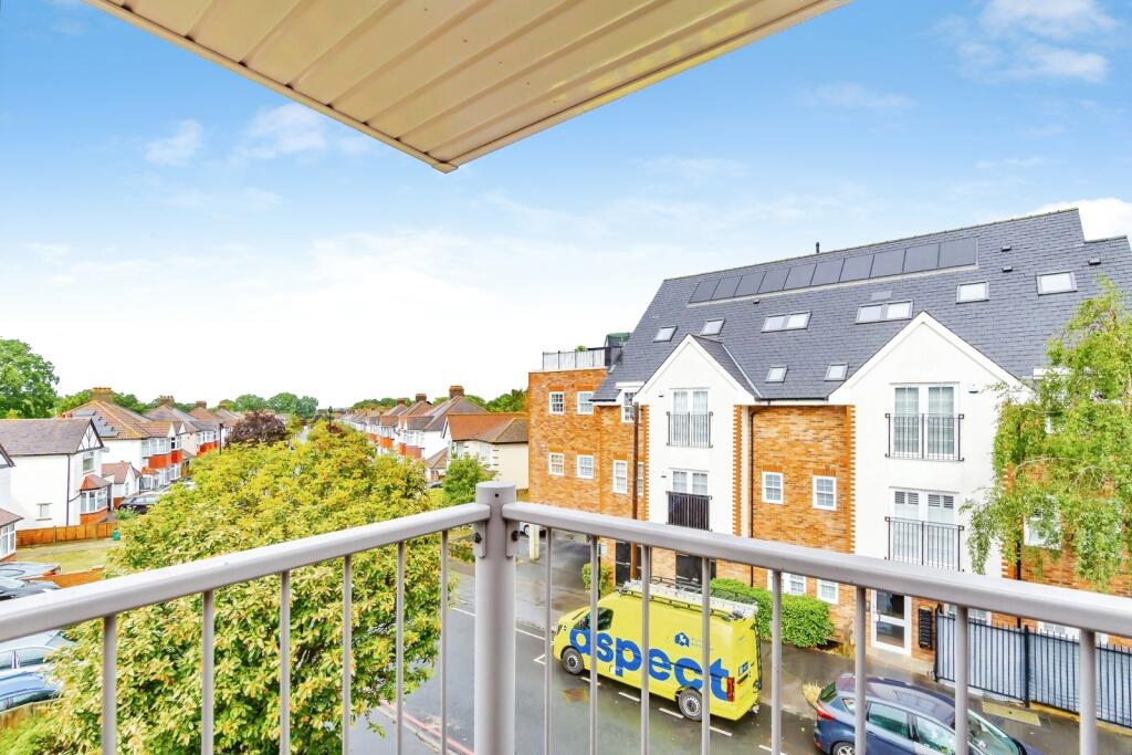 Apartment in Croydon, Shirley - More