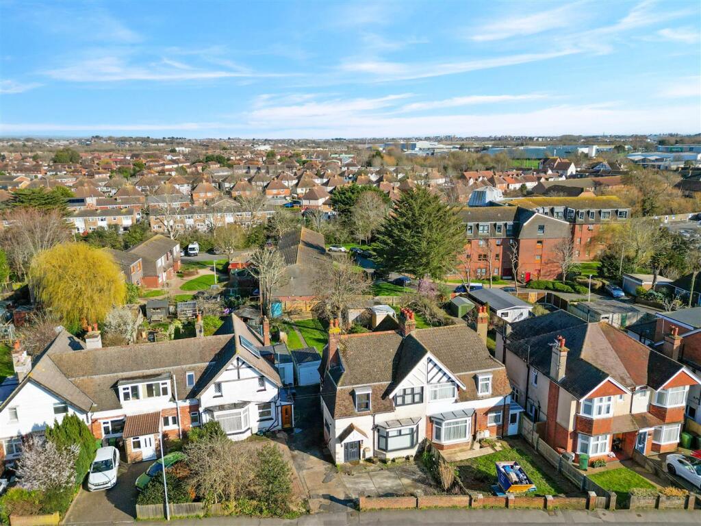 52 Brodrick Road photo 3