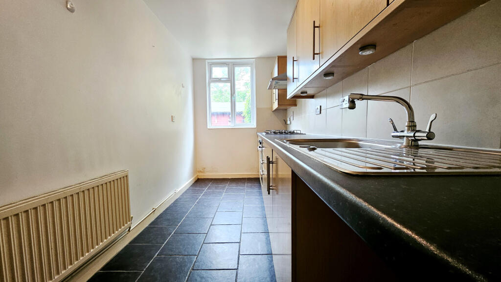 Rockingham Close, Uxbridge, Middlesex, UB8 photo 2
