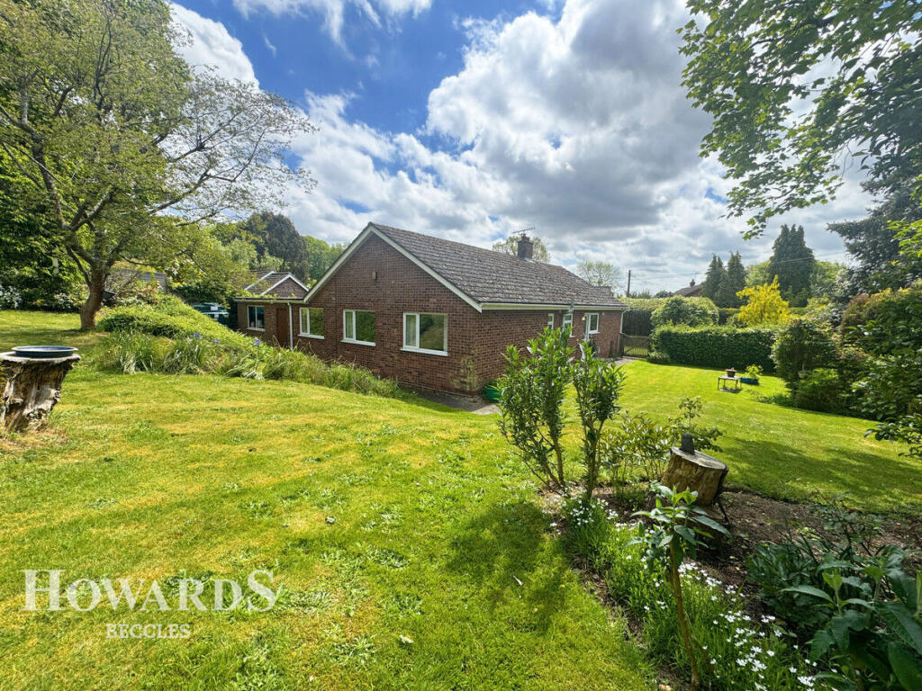 3-bed detached on Waterloo, Gillingham, Beccles, £425,000