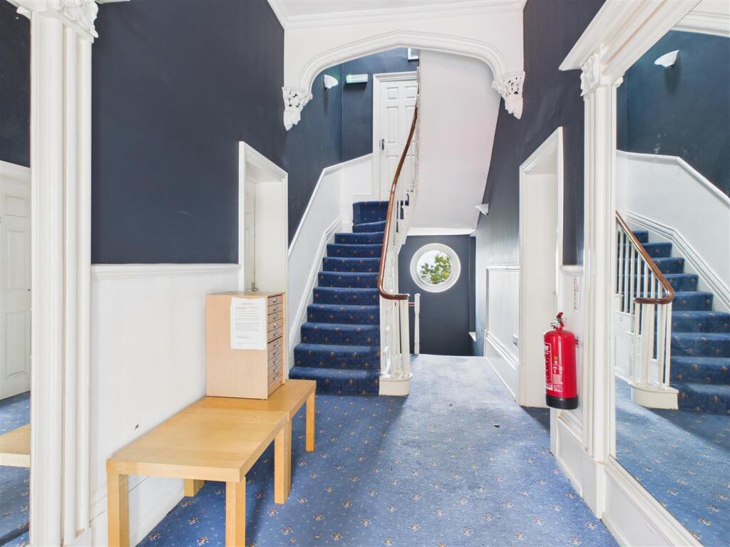 Apartment in Worcester - View 2