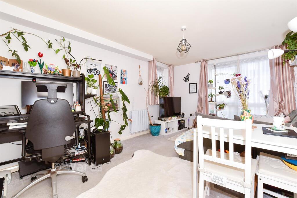 Apartment in Maidstone, Kent - View 5