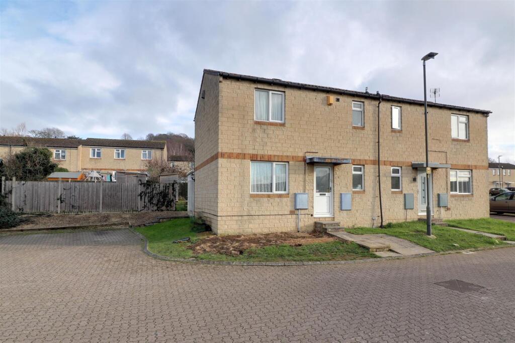 3-bed semi-detached on Chaffinch Court, Stonehouse, £274,000