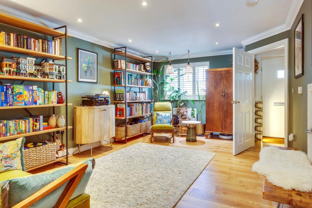 Little Woodcote Close, Caversham Heights photo 4