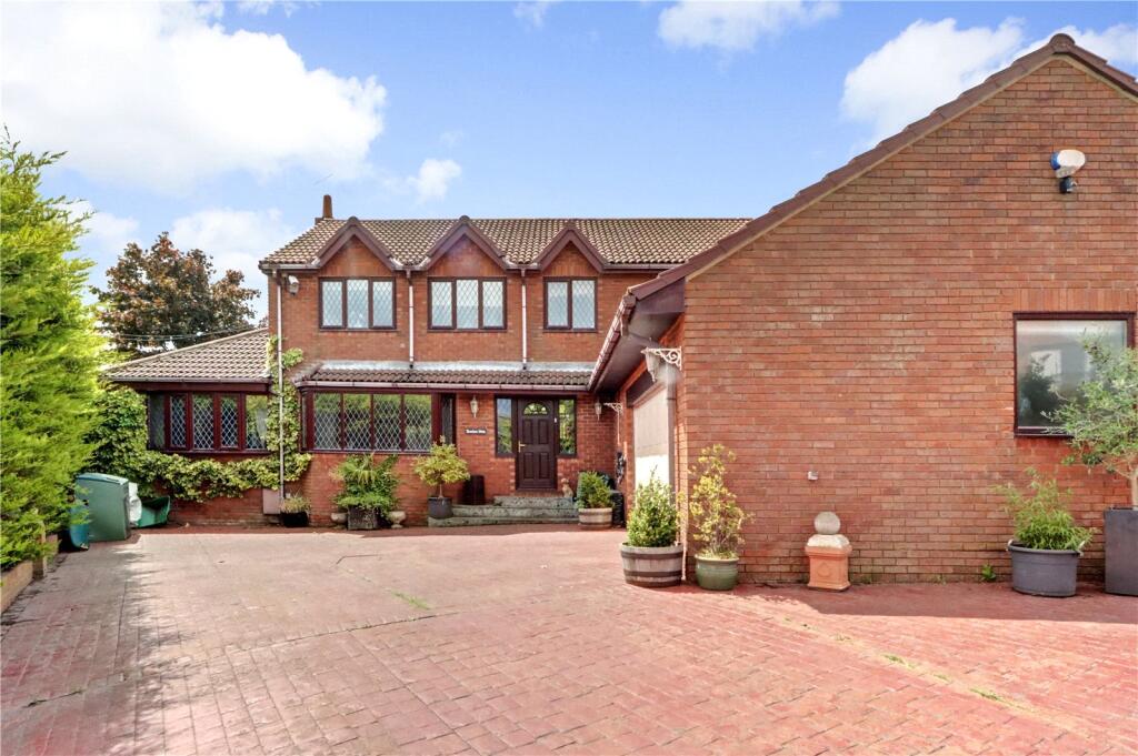 4-bed detached on High Primrose Hill, Houghton Le Spring, Durham, DH4, £420,000