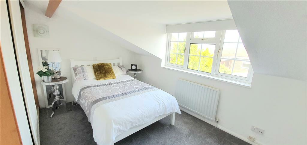 House in East Grinstead, North End - View 5