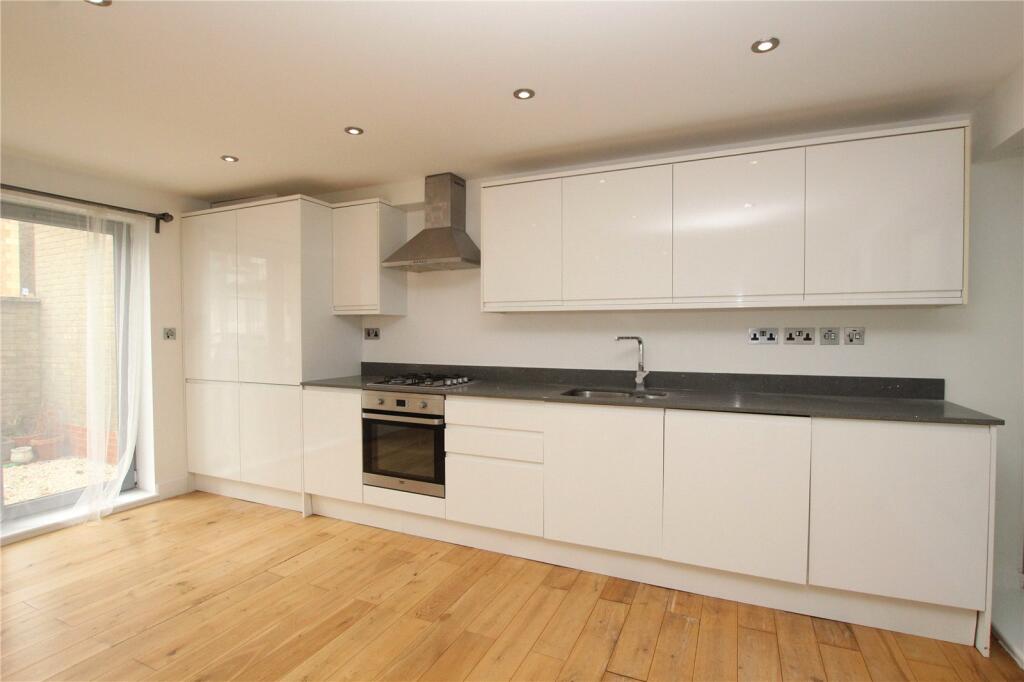 House in London - View 5