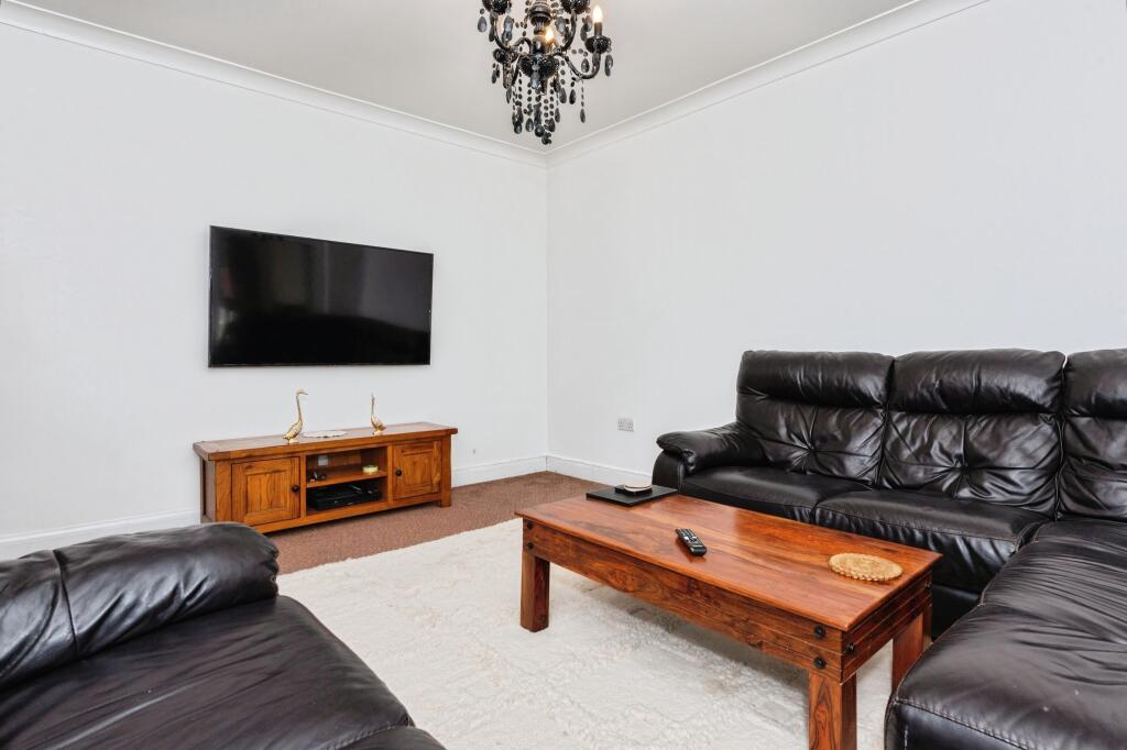 House in Dartford - More