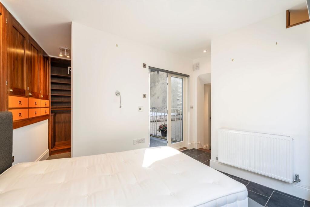 Apartment in London - View 5