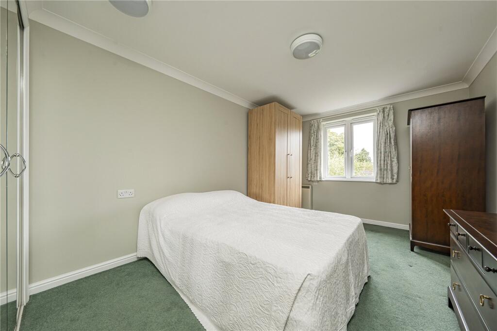 Apartment in Southall - View 4
