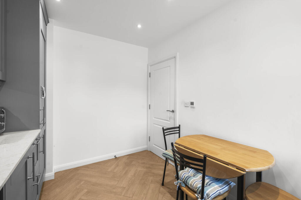 House in Uttlesford, Felsted - More