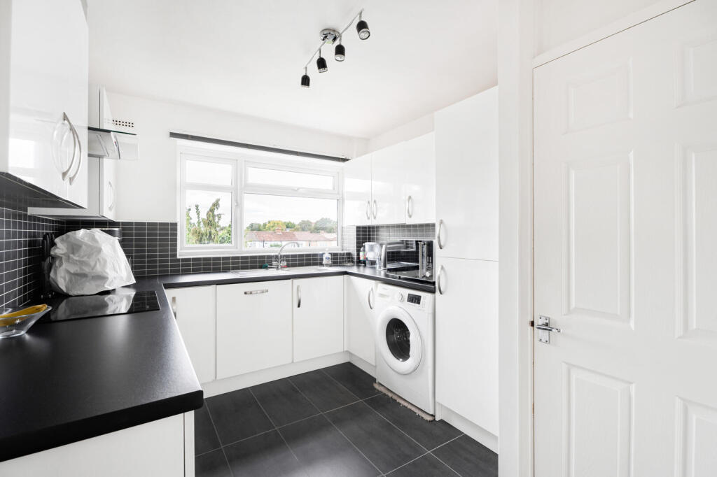 Apartment in London, Enfield Highway, Ponders End - View 3