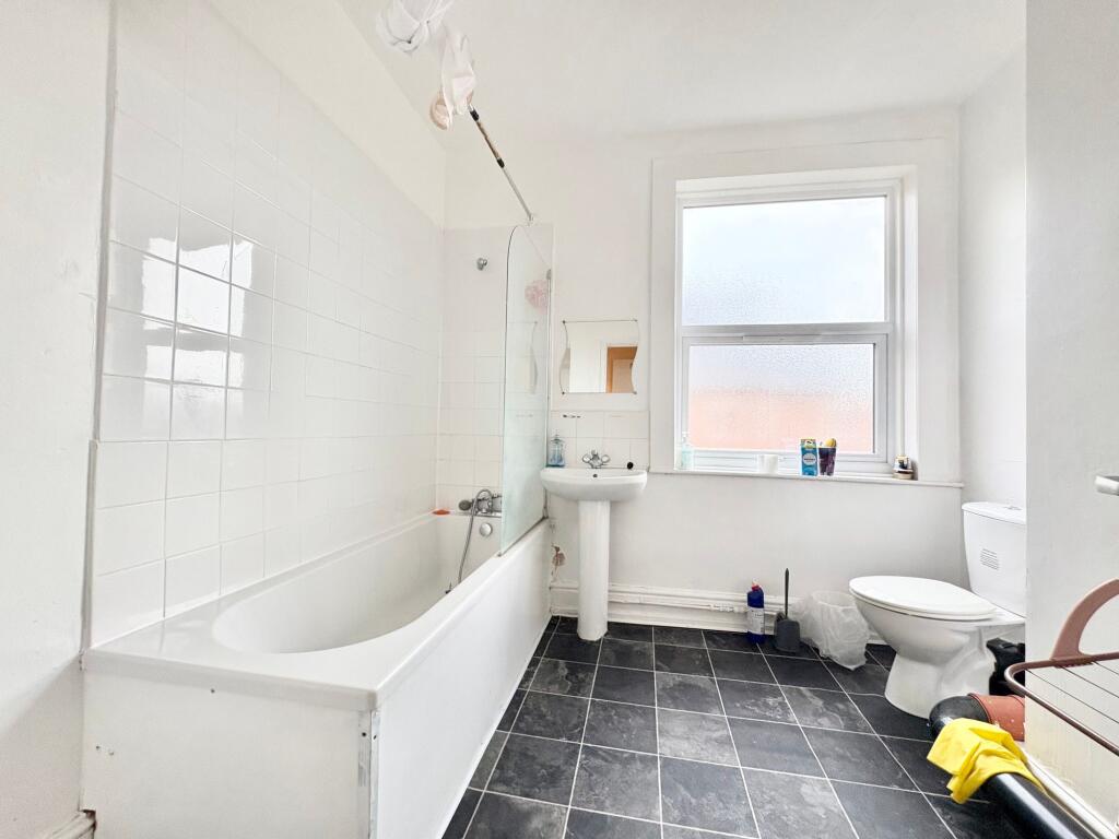 House in Nottingham, Hyson Green - View 3
