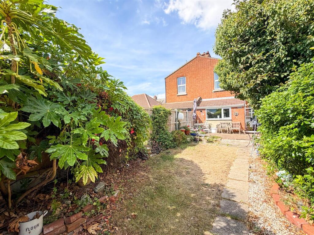 House in Clacton-on-Sea, Great Clacton - View 4