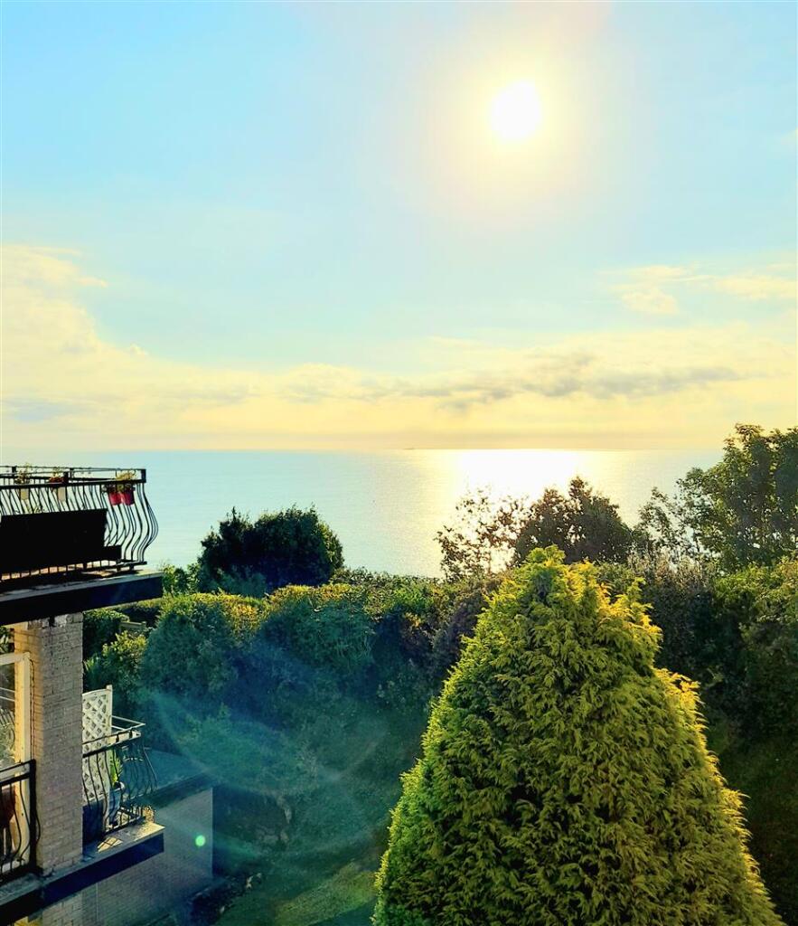 Fantastic Sea Views * Shanklin photo 2
