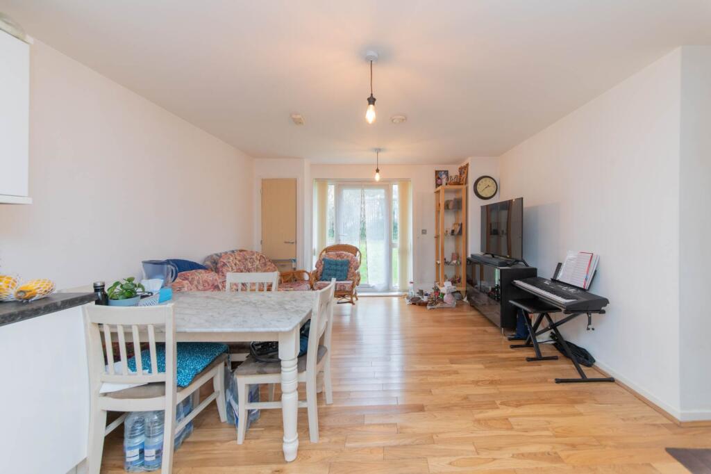 Apartment in Watford - View 3