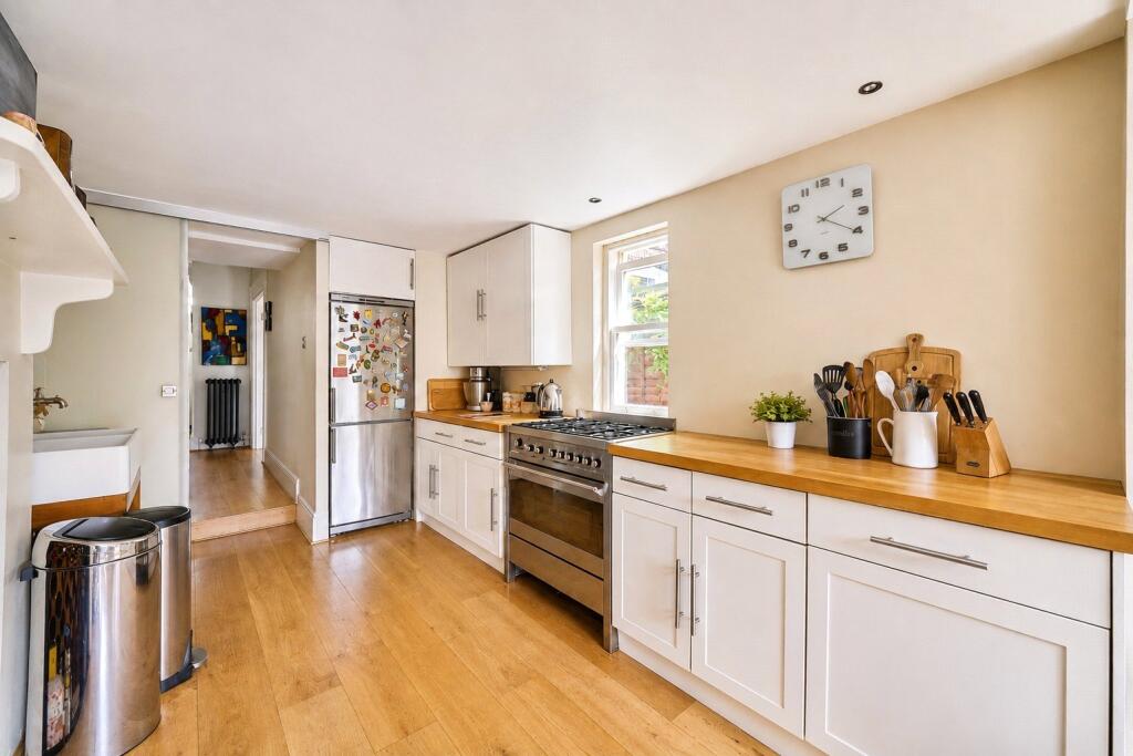 House in London, Globe Town, Stepney - View 4