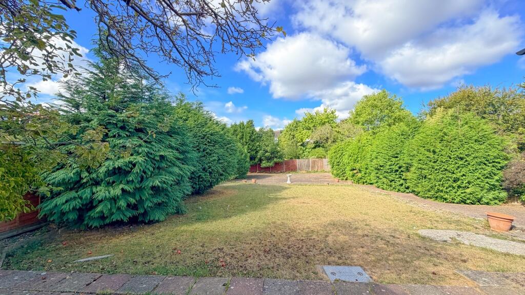 House in Sutton - View 4