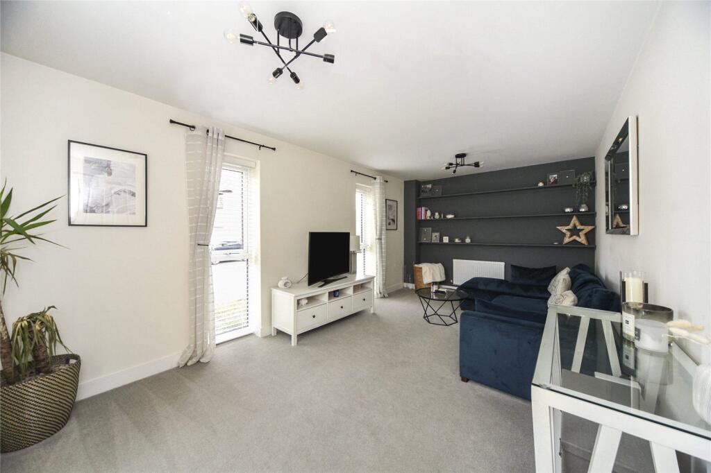 Centurion Way, Houghton Regis, Dunstable photo 2