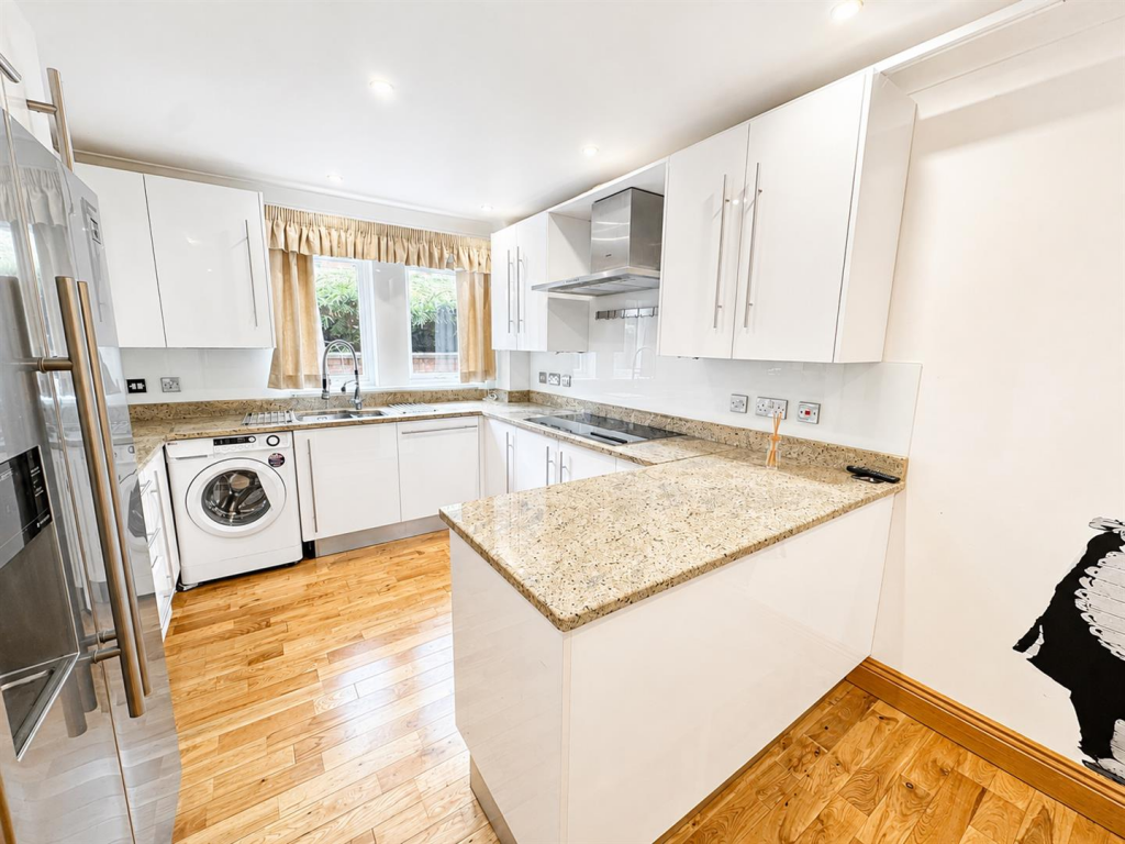 Apartment in Glasgow, Kirkfield - View 4