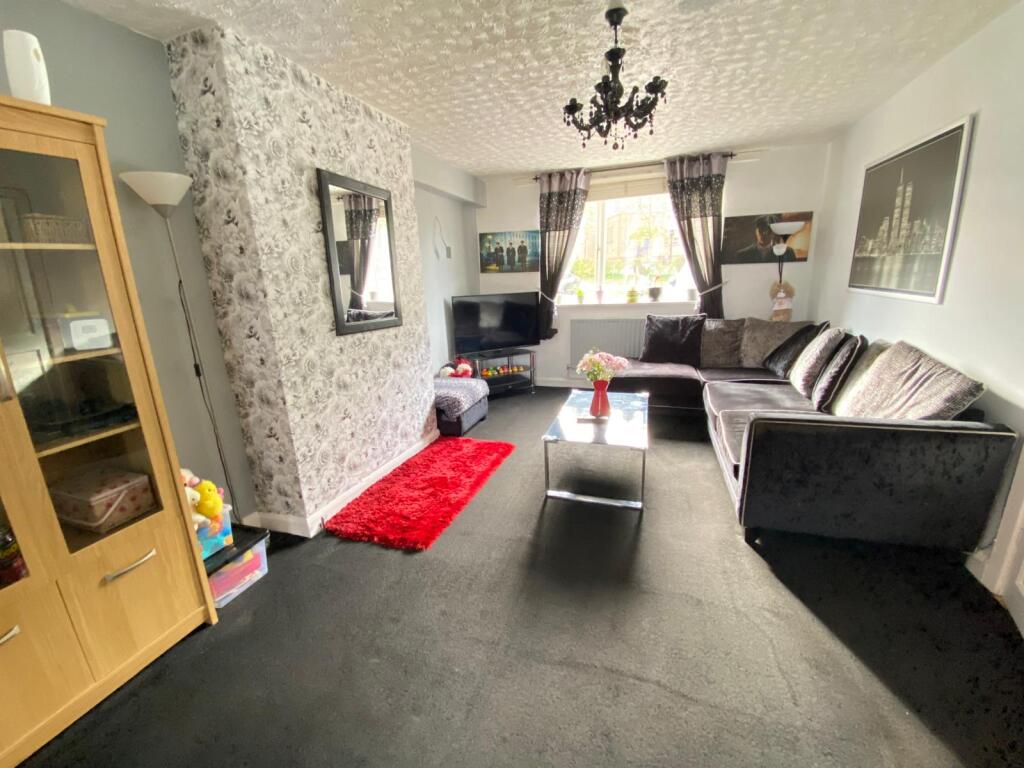 House in Leicester, Western Park - More