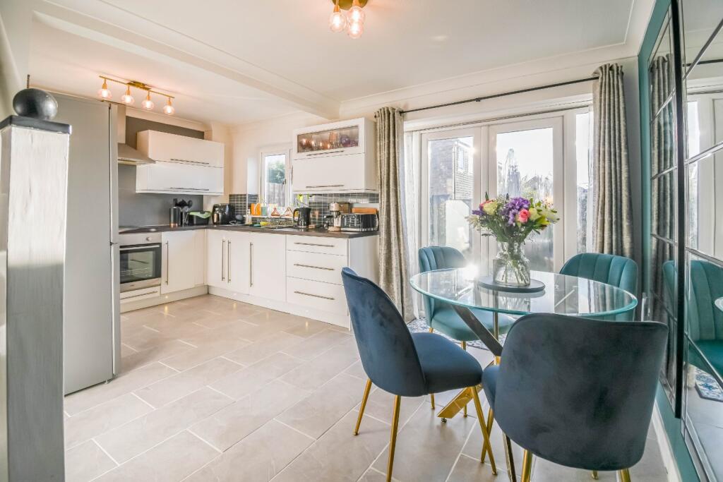 Lamb Close, Thatcham, Berkshire, RG18 - View 3