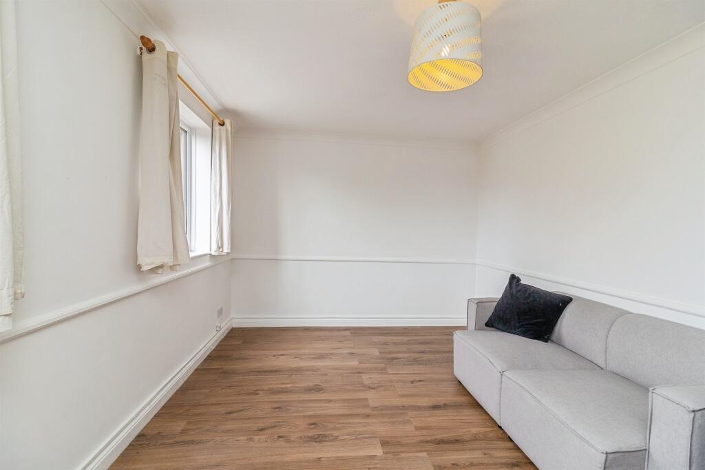 Apartment in Bedford, Central Bedfordshire - View 5
