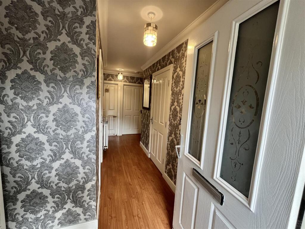Calico Crescent, Carrbrook, Stalybridge photo 5