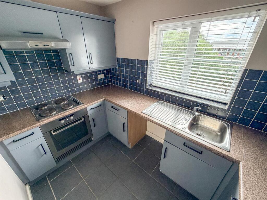 Apartment in Northampton, North Northamptonshire - View 3