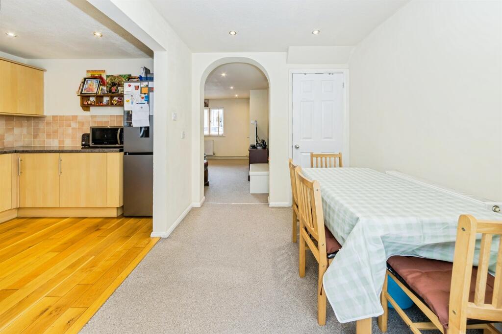 House in Redhill - View 4