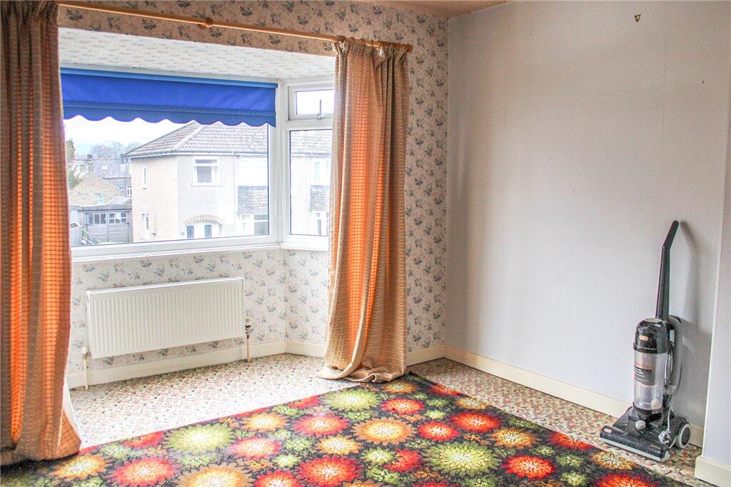 House in Bradford, Steeton with Eastburn - More