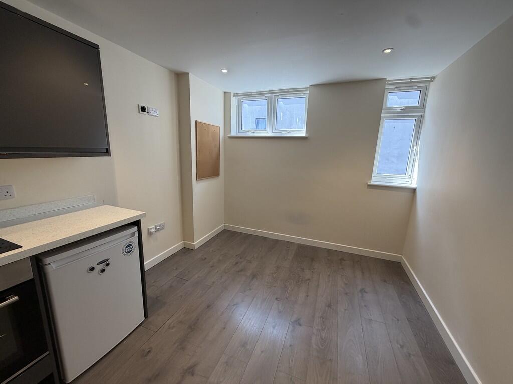 Apartment in Southampton - View 4