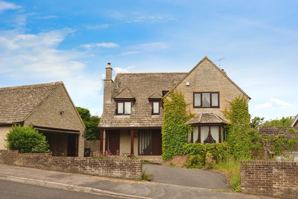 3-bed detached on Lidenbrook, SN4, £550,000