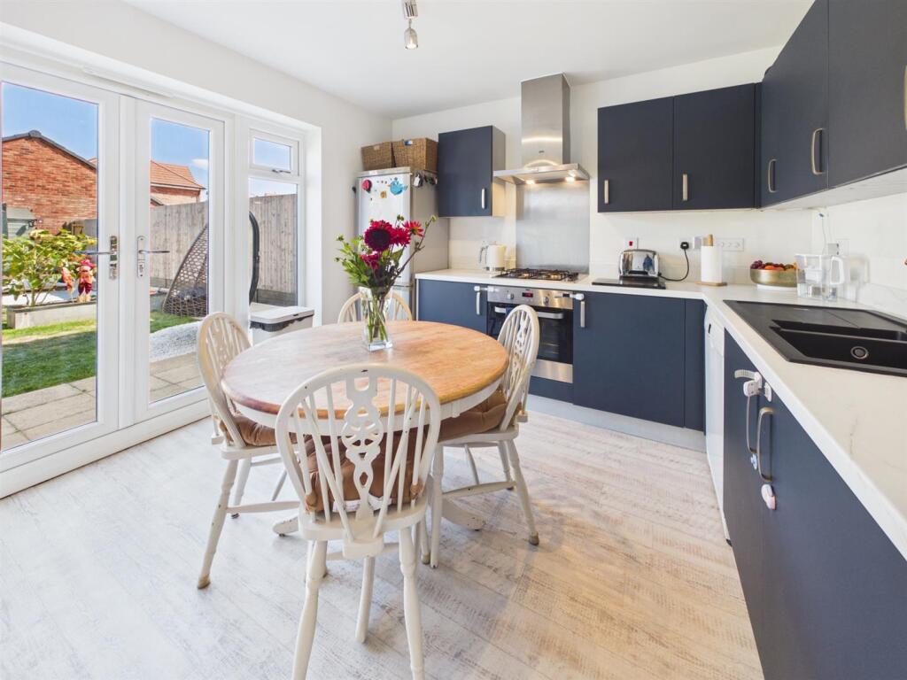 House in Gloucester - View 4